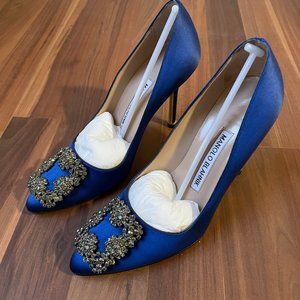 Manolo Blahnik Hangisi 105 Blue Satin Jewel Buckle Pump